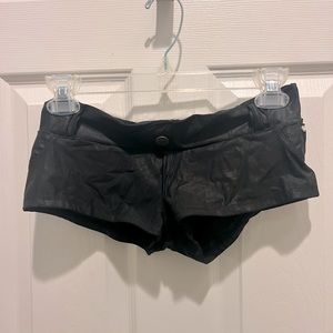 ✨PLEATHER GOGO/BOOTY SHORTS✨